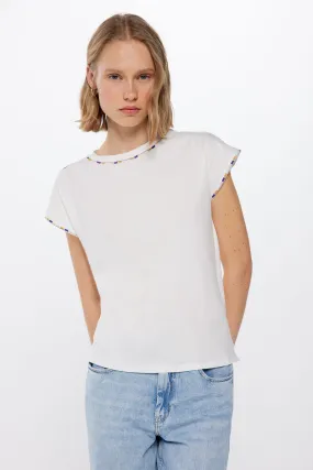 Camiseta Bordado Étnico Cuello